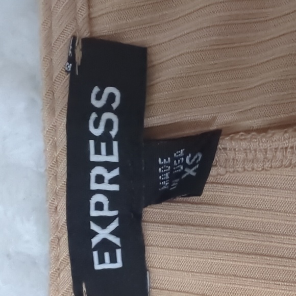 Express Puff Sleeve Top - Picture 7 of 8